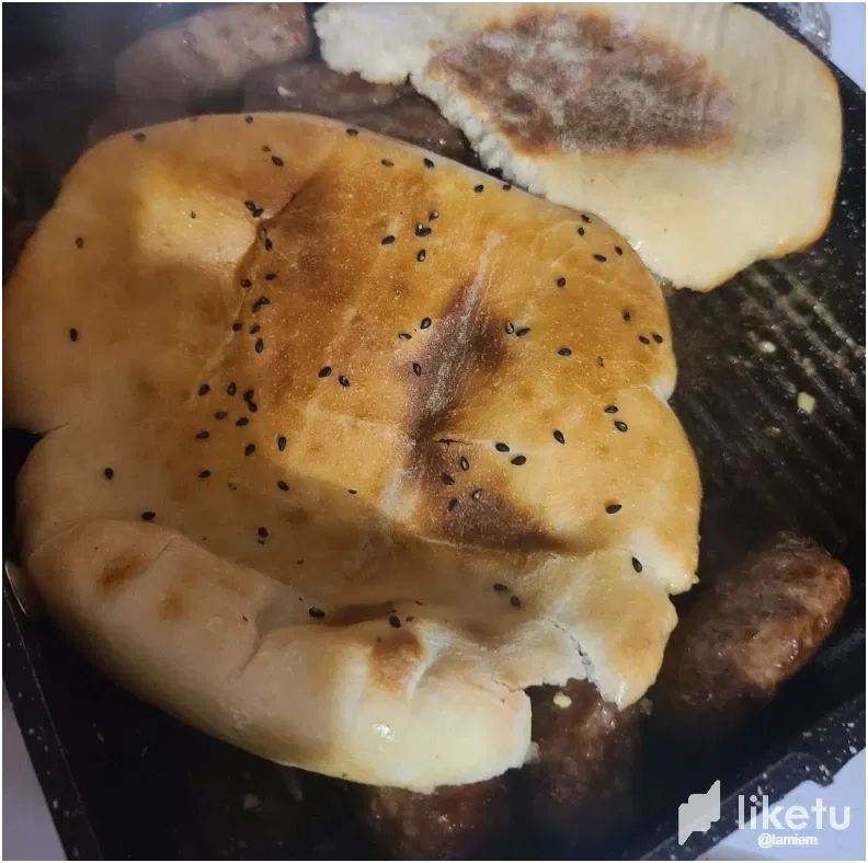 Scones and cevap, that's your minced meat specialty