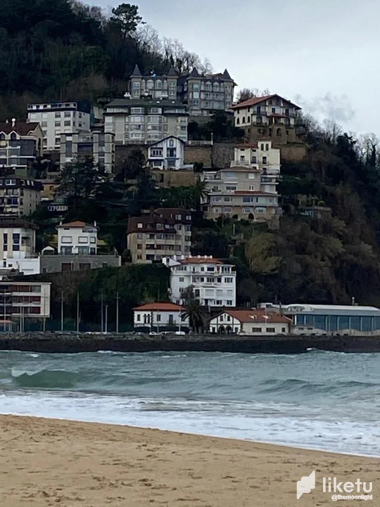 cllv5npbw001l64sz432g1ld2_San_Sebastian_4_-_Spain.webp