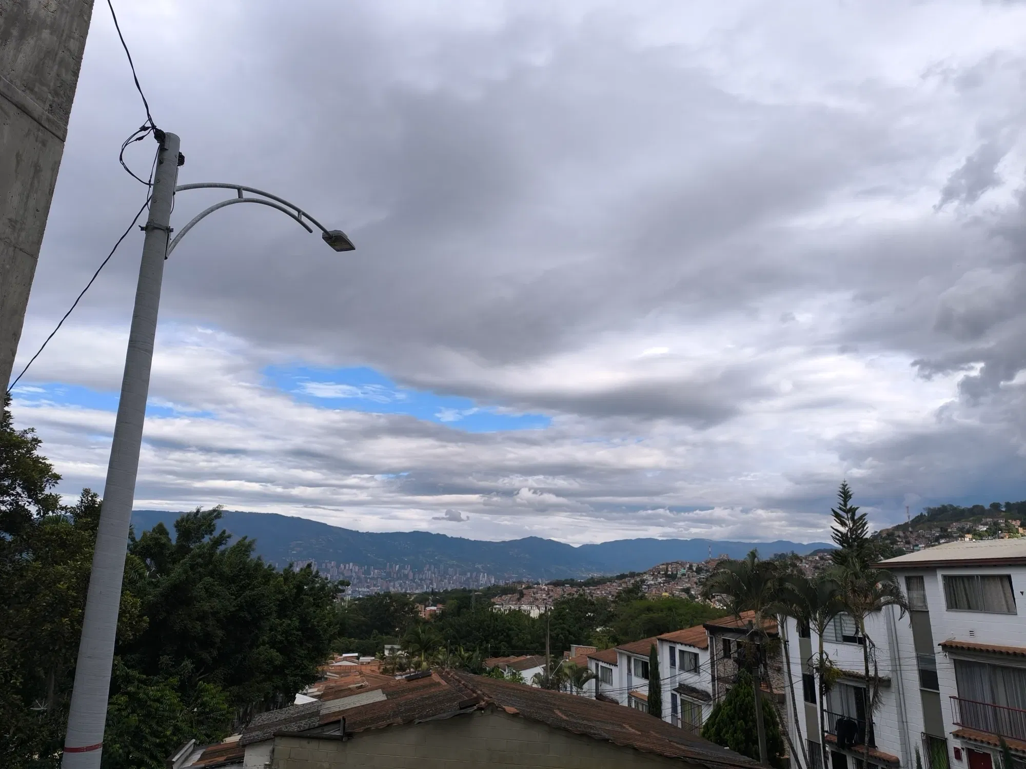 4NiqCpcIiHujvohD_1000072097.webp