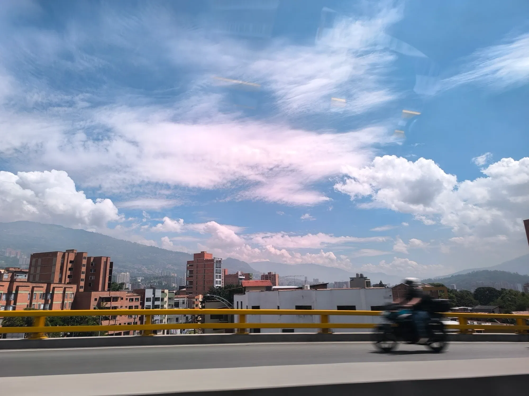 E4tfALFmiKrt4qp9_1000073426.webp