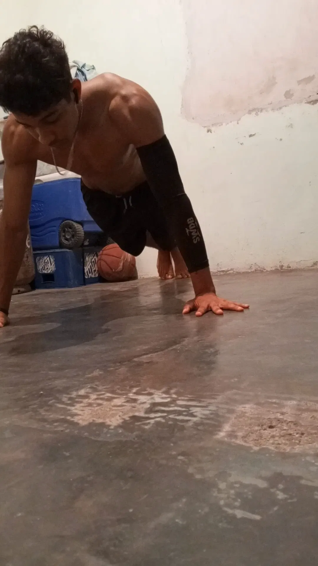 is1AThqRjVZYdm85_VID_20250716_230258_exported_7315.webp