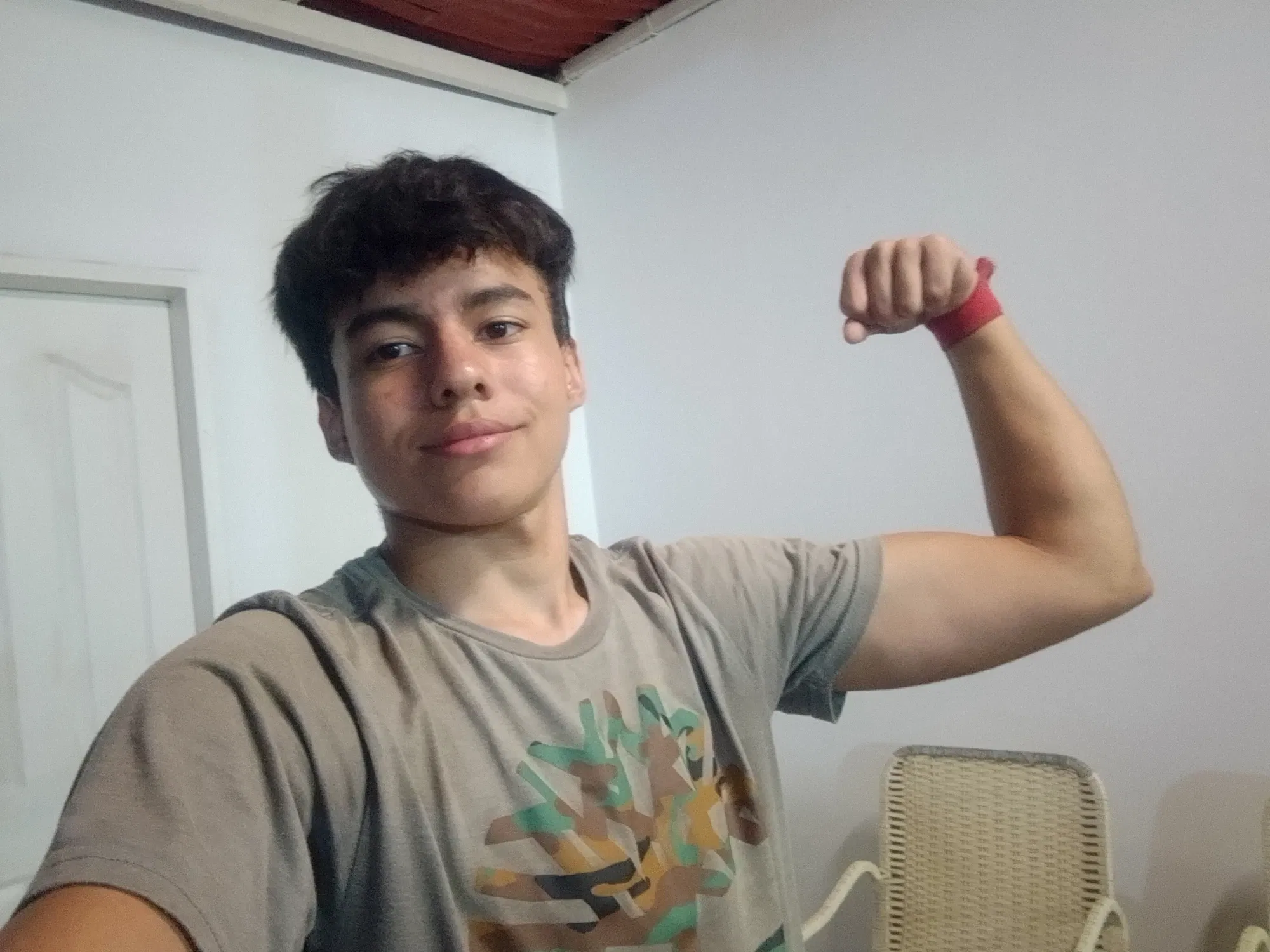 JbNleV0J2s5gQyPq_1000056943.webp