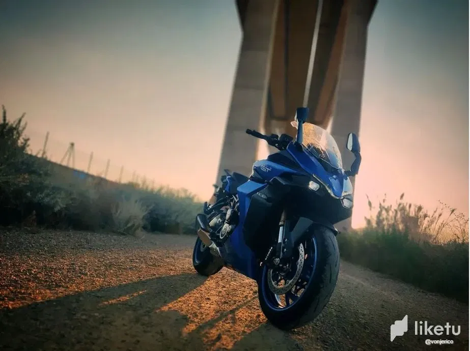 Suzuki GSX-S 1000 GT AT SUNSET