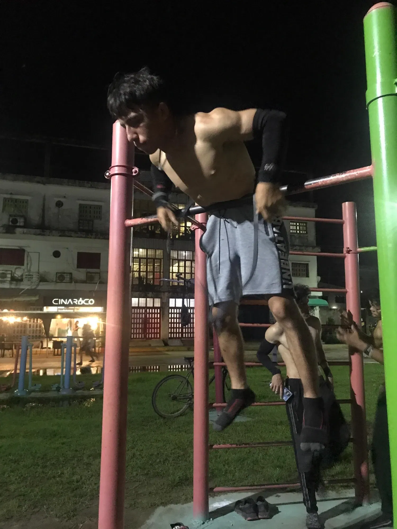 0qXjX9WnOFo5mroq_1000133111.webp