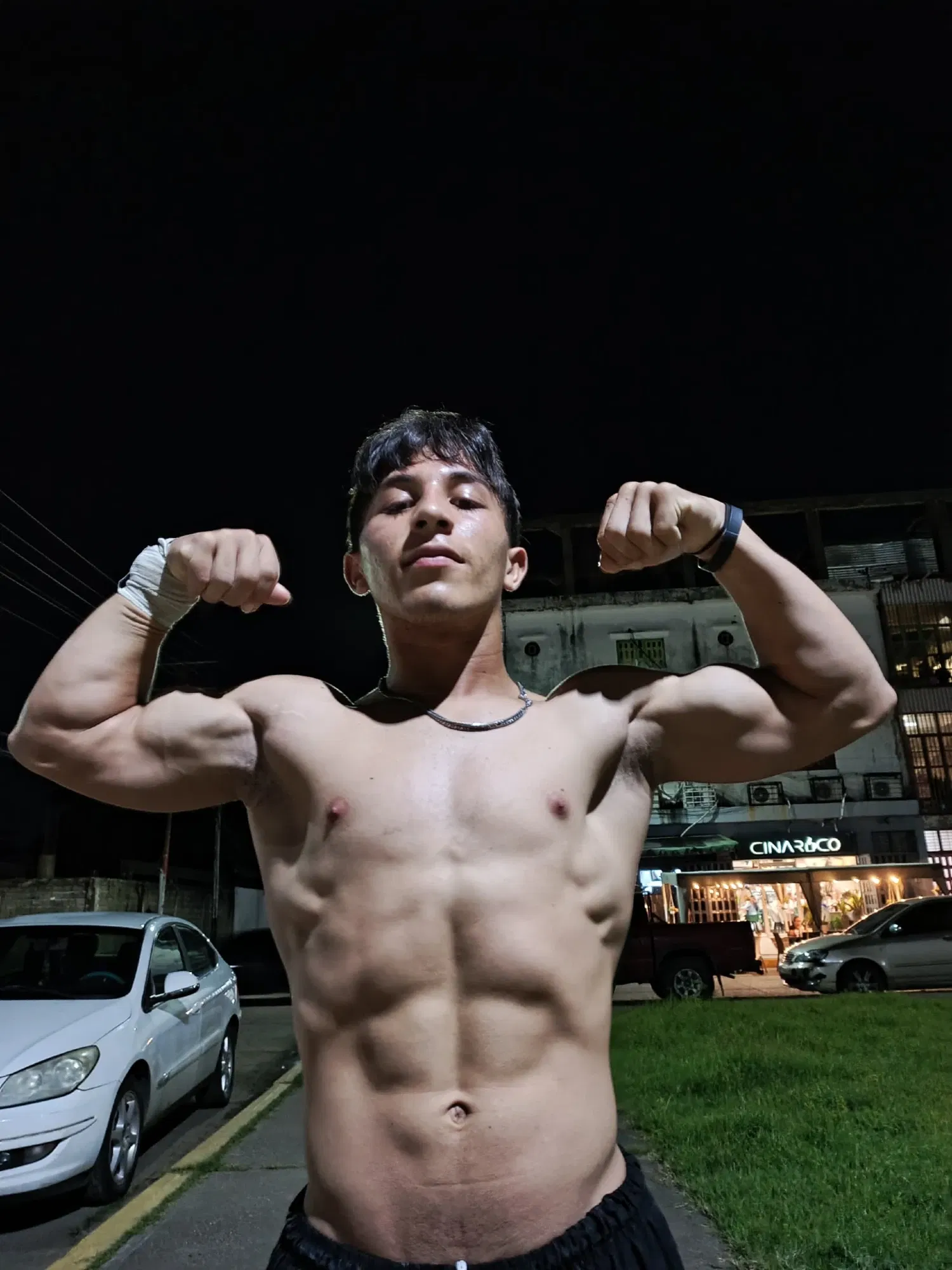 5DdhNg2gYEHJmJl1_1000144718.webp