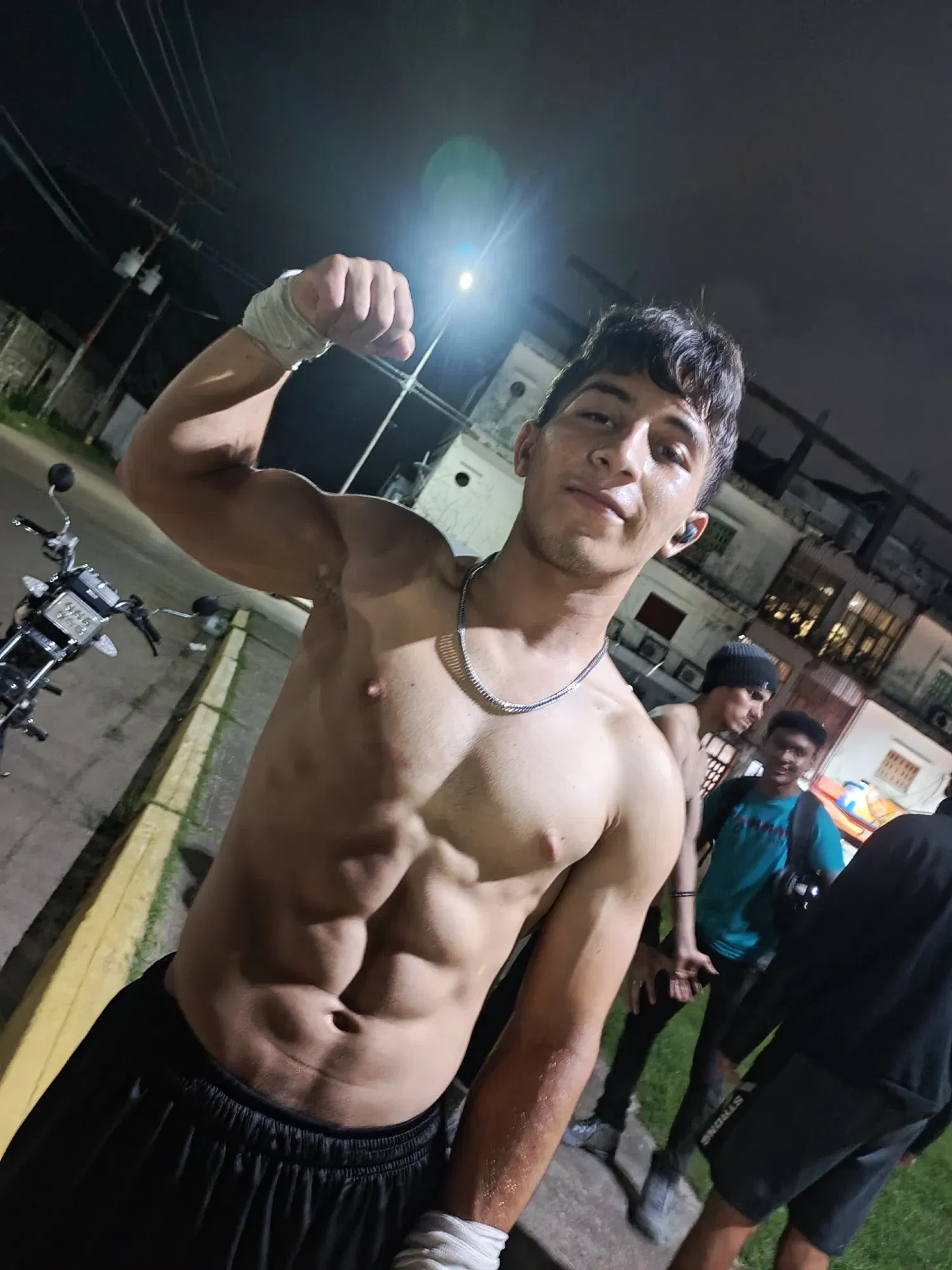 Bm3mkdUOeC0RSL40_1000145130.webp