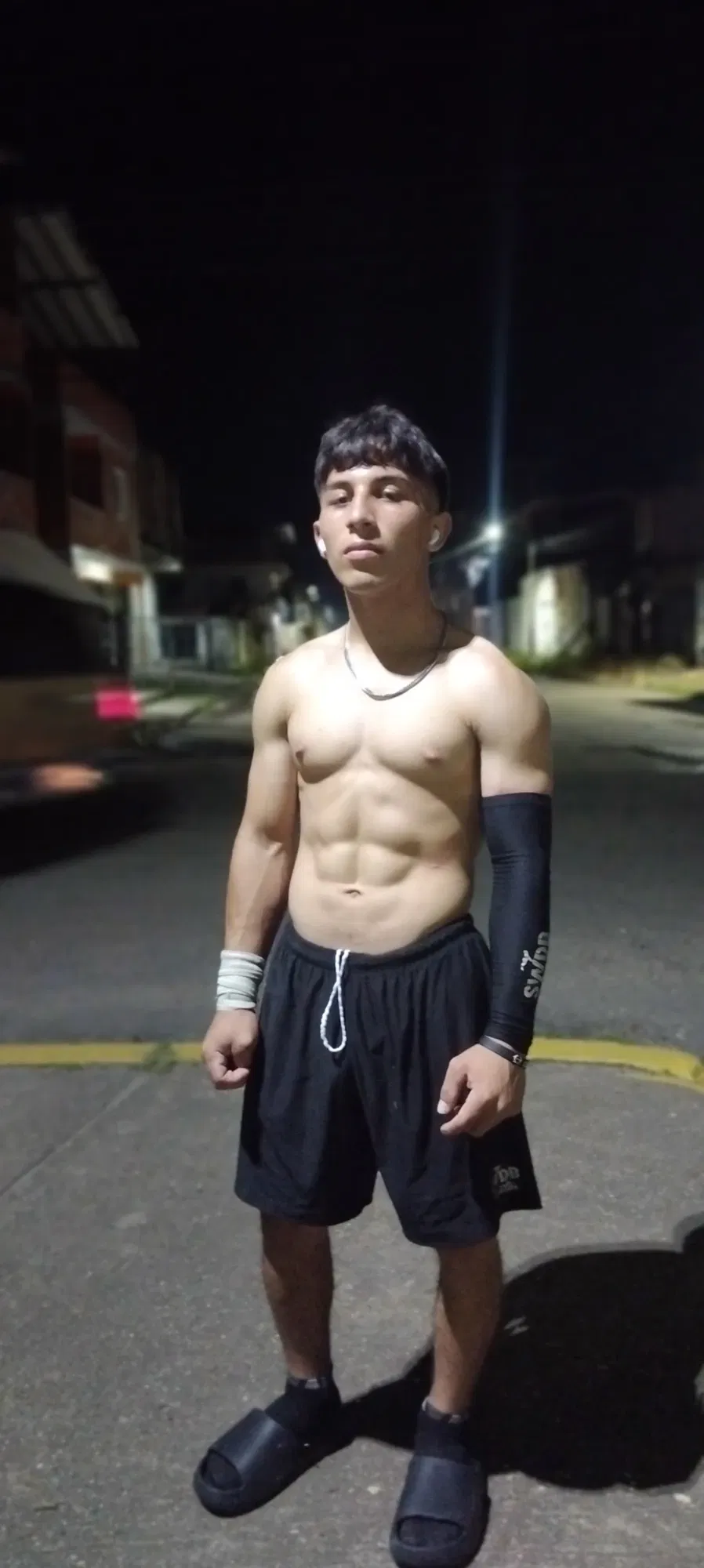 bNAKhbqxqKbnoylb_1000151783.webp