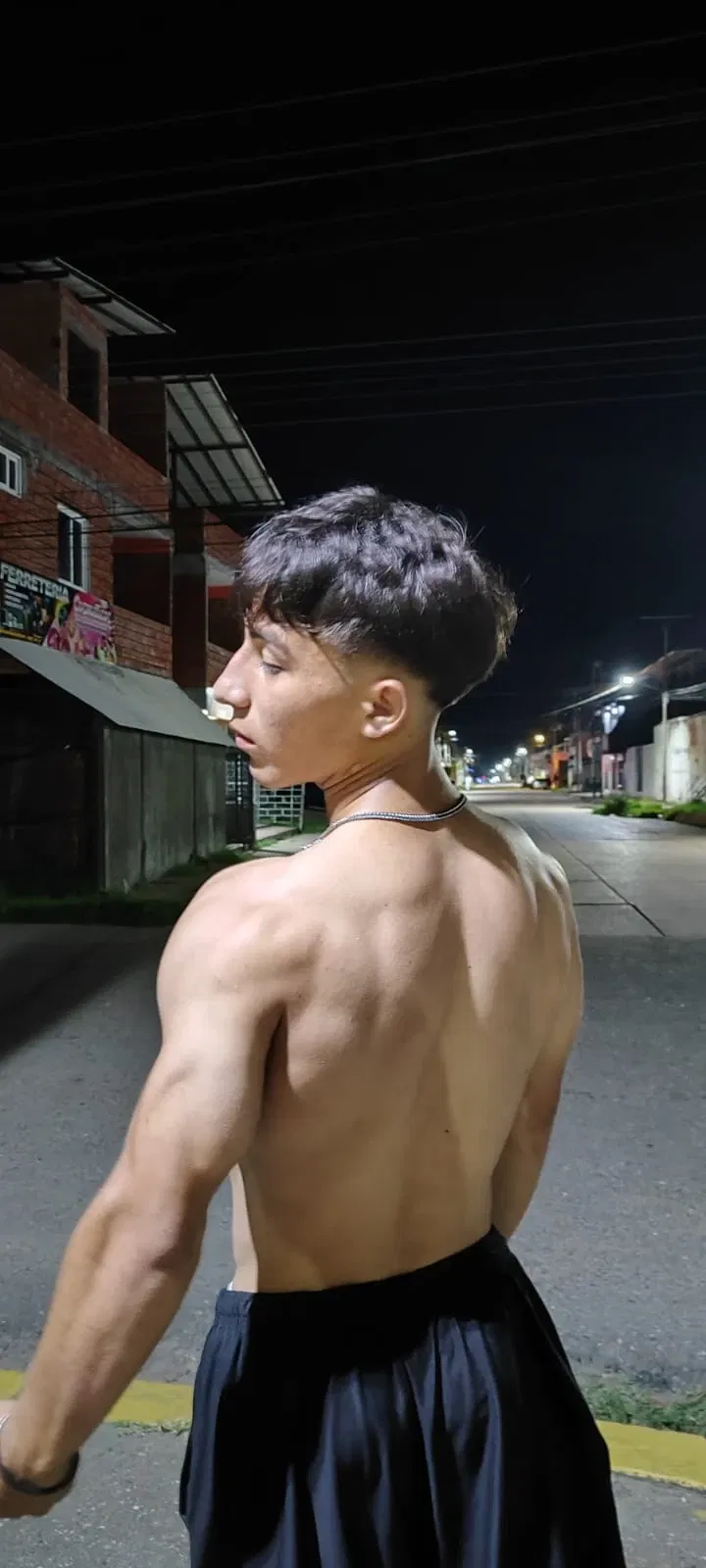 hhru23qEkdQNeoZ6_1000165614.webp