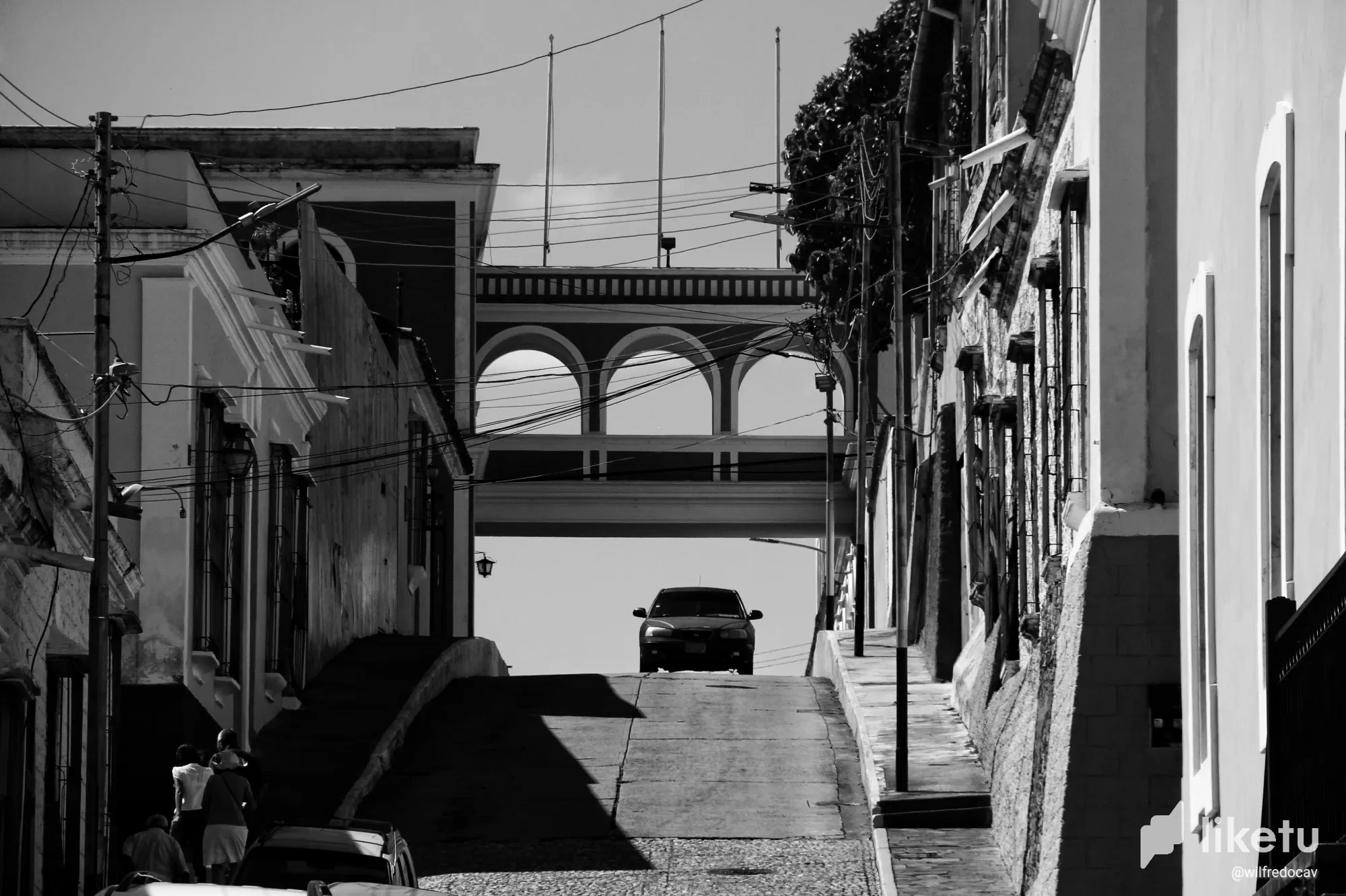 cles0kqxs00exa1sz3kk8dgm0_IMG_2873-01.webp