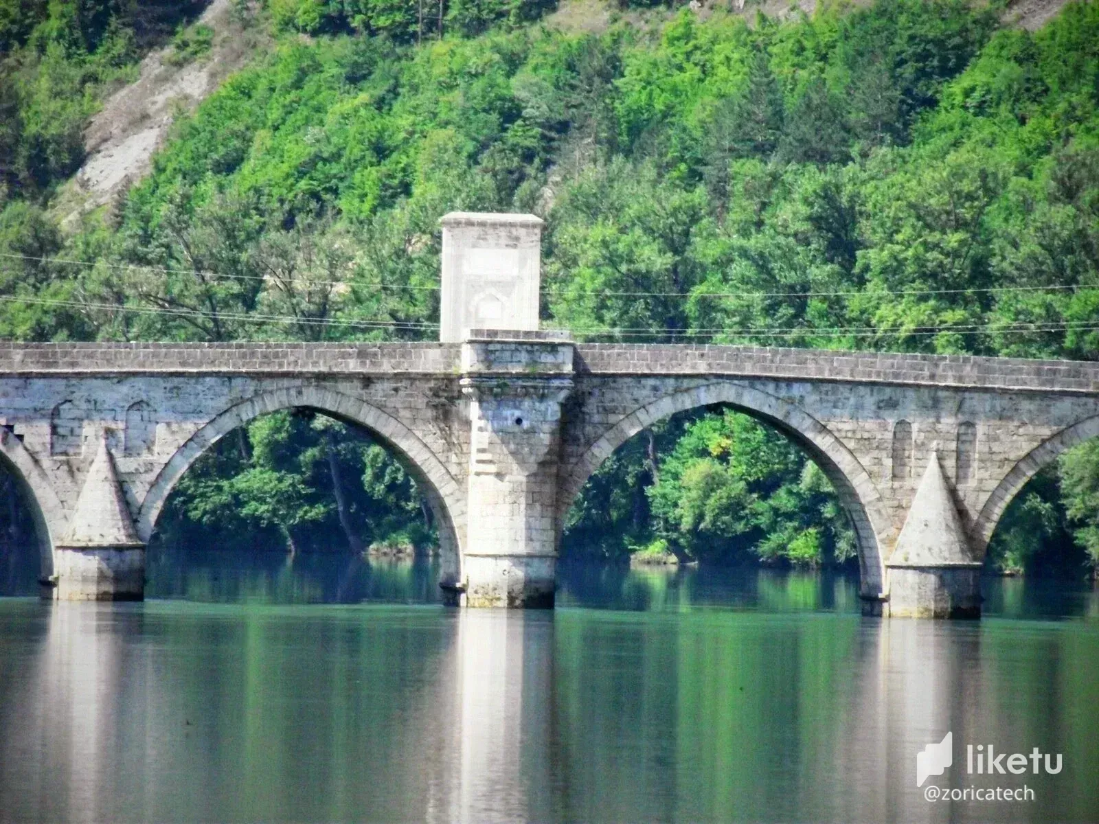 cl784co9p00ef1wm704m46ur0_Drina_1.webp