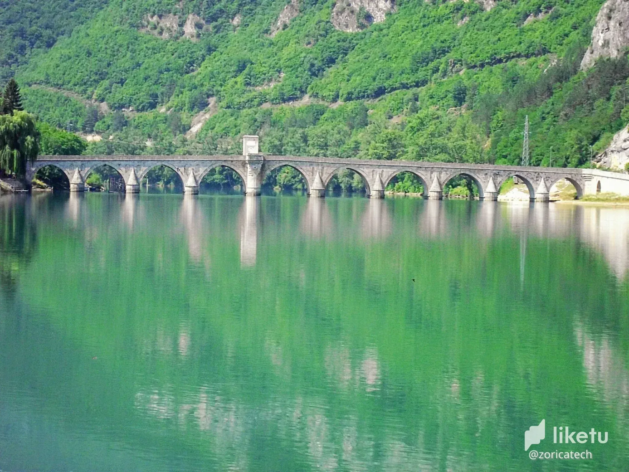 cl784dvbb00fe24m7hcl830p7_Drina_8.webp